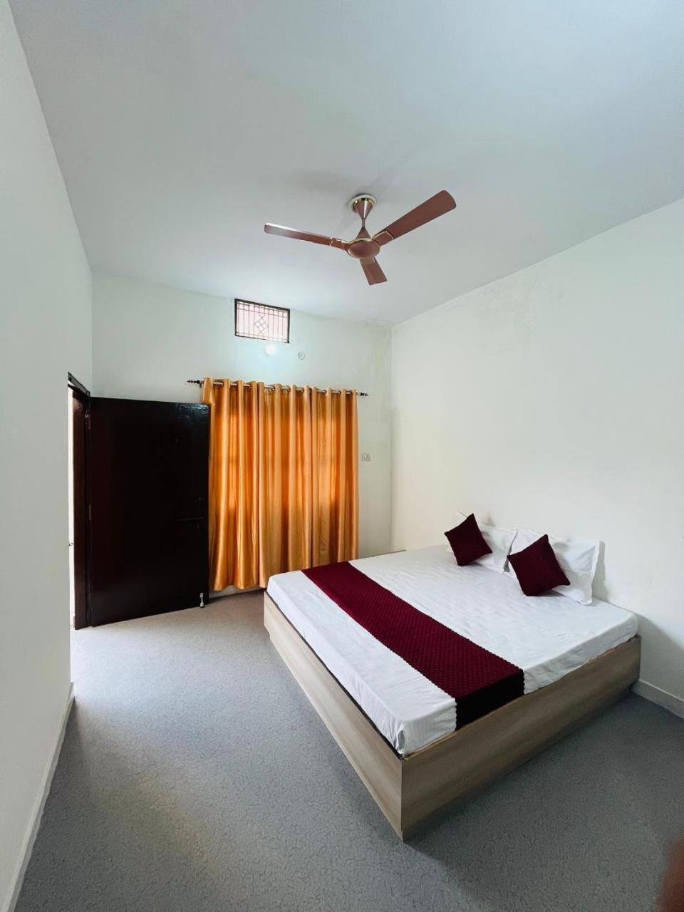Log Inn Banaras Varanasi Eksteriør bilde